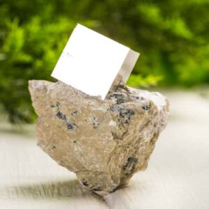 Incorporating Crystals into your wedding planning